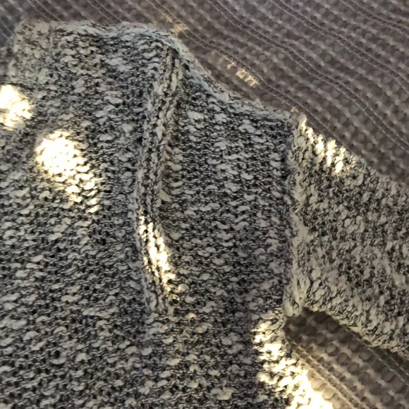 Hollister sweater with low back - Picture 2 of 3